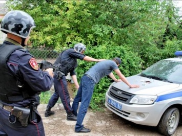 Полиция извлекла из трусов крымчанина лампочку с наркотиками