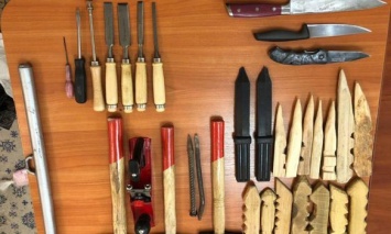 В камере экс-бойцов "Торнадо" в Лукьяновском СИЗО провели обыск: Обнаружили ножи, свастику и алкоголь