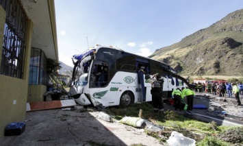 В результате ДТП с автобусом в Эквадоре 24 человека погибли и 19 получили ранения