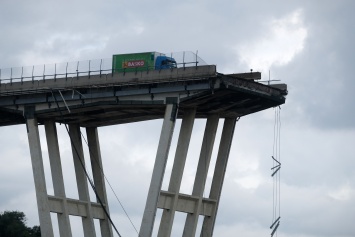 Число жертв обрушения моста в Генуе достигло 35