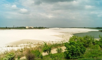 В Днепропетровской области есть свои песчаные дюны и голубые озера