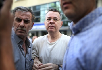 Турецкий суд отказался освободить американского пастора