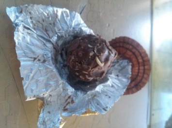 «Сюрприз»: Первоуральцы приобрели кишащие червями конфеты