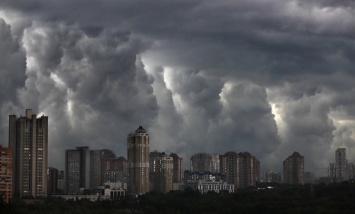 Или сдует, или смоет: в Москве желтый уровень опасности начался раньше срока, фото и видео стихии