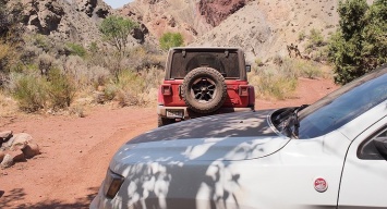 Jeep Wrangler vs Jeep Grand Cherokee: не сгинуть, не пропасть