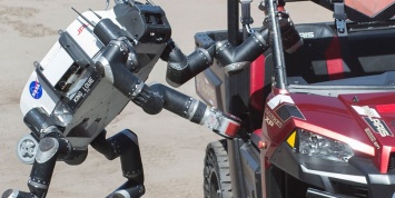 Британский режиссер пригласит настоящего робота на главную роль