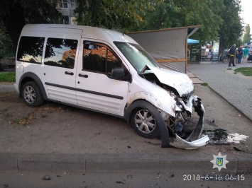 Страшное ЧП на улице Харькова. Подростка увезли на "скорой" (фото, видео)