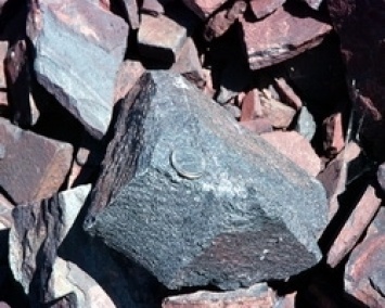 Железная руда в Китае снижается пятый день на фоне сокращений производства стали