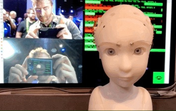 В Японии создали робота, который умеет повторять эмоции смотрящего на него человека