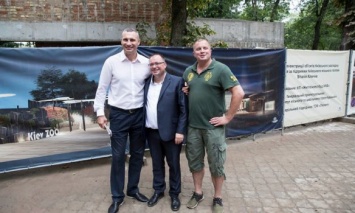 Кличко проверил ход реконструкции зоопарка и пообещал открыть зверинец мирового уровня