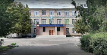 Одну из школ Одессы частично закрыли: под снятой вагонкой обнаружили сквозные трещины