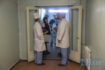 В Каменском группа людей напала на врача в больнице