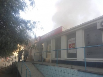 Серьезный пожар на Фонтане: горит магазин и Новая почта
