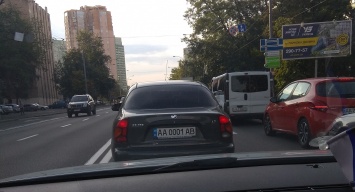 В Киеве сфотографировали Ланос с номерами по цене самой машины