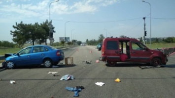 Серьезное ДТП в Хортицком районе Запорожья: 5 человек получили травмы - фото