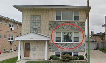 «Они рвутся наружу»: Камера Google Street View показала зловещих демонов в окне