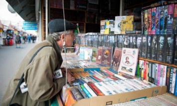 Продавцов на столичной "Петровке" оштрафовали почти на 40 тыс. грн за распространение российских книг