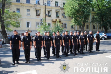В Одессе приняли присягу на верность украинскому народу 20 новых участковых: среди них есть девушки