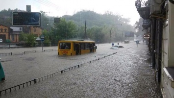 Появились фото Львова после грандиозного потопа с хэштегами науправляли и миздобули