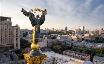 Над Киевом заметили летающие военные истребители, жители шокированы