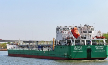 Генконсул РФ посетил экипаж "Механика Погодина", заблокированного в порту Херсона