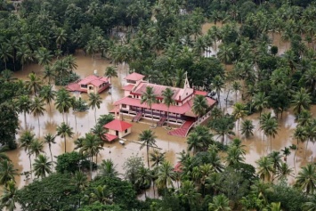 В Индии мощнейшее наводнение, число погибших превышает 300 человек