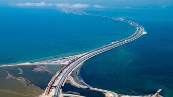Мост и безопасный отдых: зачем украинские туристы едут в Крым