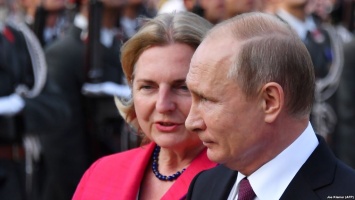 Посаженый отец? Путин поедет на свадьбу министра иностранных дел Австрии