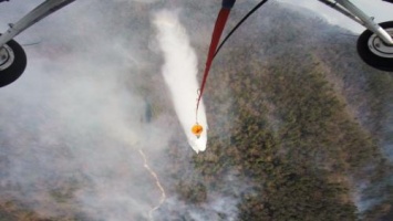 Для тушения горящего камыша в Анапе МЧС задействовали вертолет