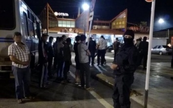 В Оренбурге полиция и ОМОН задержали 64 мигрантов