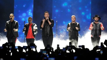 Стихия сорвала концерт Backstreet Boys, пострадали фанаты: подробности трагедии