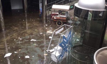 Дождь в Киеве: ТЦ "Метроград" остался затопленным