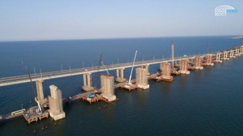 Пик сезона: в сети показали "бешеный трафик" через Керченский мост