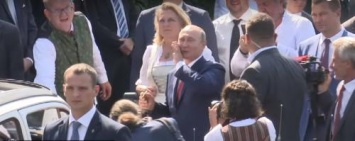 Свадьба в МИД: Путин - спорный брачный гость