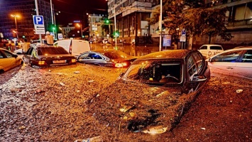 В результате ливня в центре Киева «поплыли» автомобили