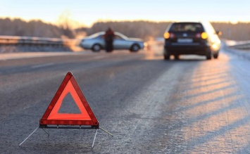 В Сумах автомобиль полиции вылетел на тротуар и сбил пешеходов. Фото и видео