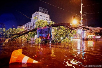 Киев под водой: появились новые эффектные фото погодного Армагеддона в столице