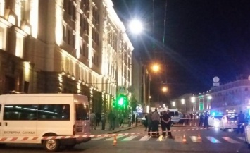 Геращенко рассказал подробности нападения на горсовет в Харькове и гибели полицейского