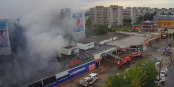В Твери загорелся торговый центр на площади 250 квадратов