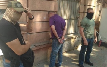 В Одессе мужчина продавал взрывчатку через интернет