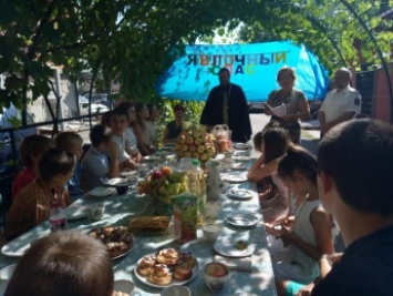 В Мелитополе на Спас состоялся фестиваль яблочных пирогов (фото)