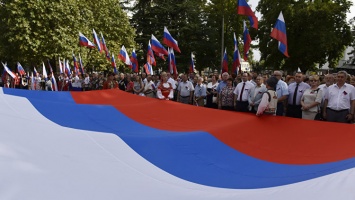 В Симферополе развернут самый большой флаг в Крыму