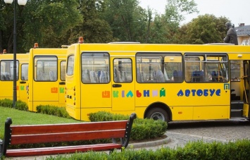 Для школьников Запорожской области купили новые автобусы