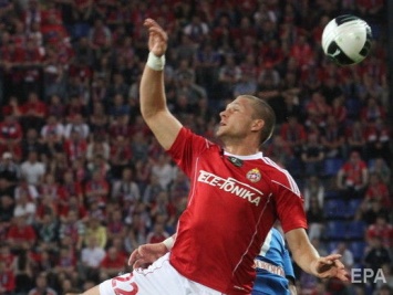 В Венгрии футболист не смог выйти на поле в стартовом составе из-за обручального кольца