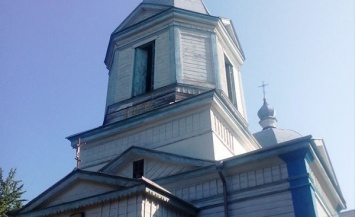 Молния ударила в деревянную церковь в Черкасской области и постройка моментально вспыхнула