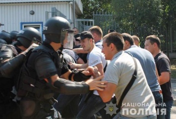 Полицейские Днепра и военнослужащие отрабатывали совместные действия при осложнениях охраны общественного порядка