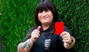 Первый судья-трансгендер начала работать на матчах в Англии