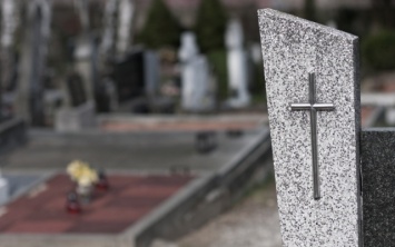Ничего святого: на Днепропетровщине вандалы надругались над кладбищем