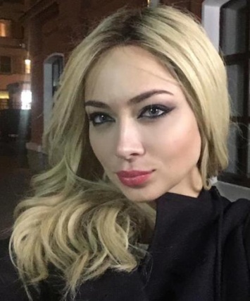 «Недо-Рудова»: Самбурская шокировала сменой цвета волос на фотосессии