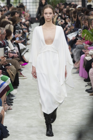 Белое платье - хит осеннего гардероба